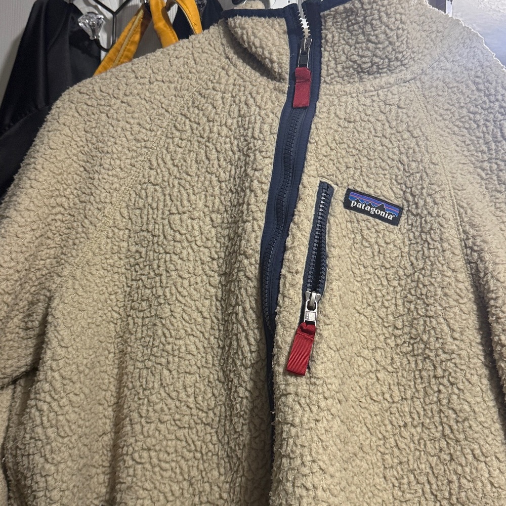 Patagonia Off-White Fleece with Red and Blue Details - Picture 2 of 3